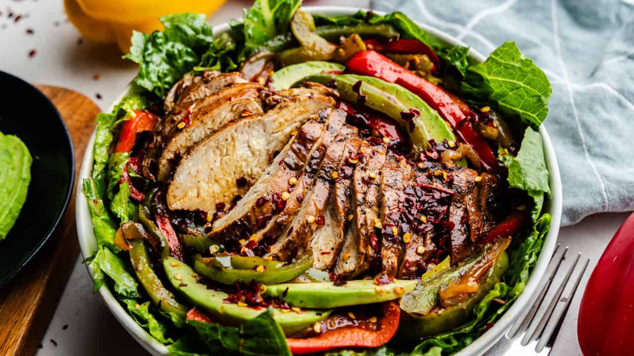 Skinny Chicken Fajita Salad